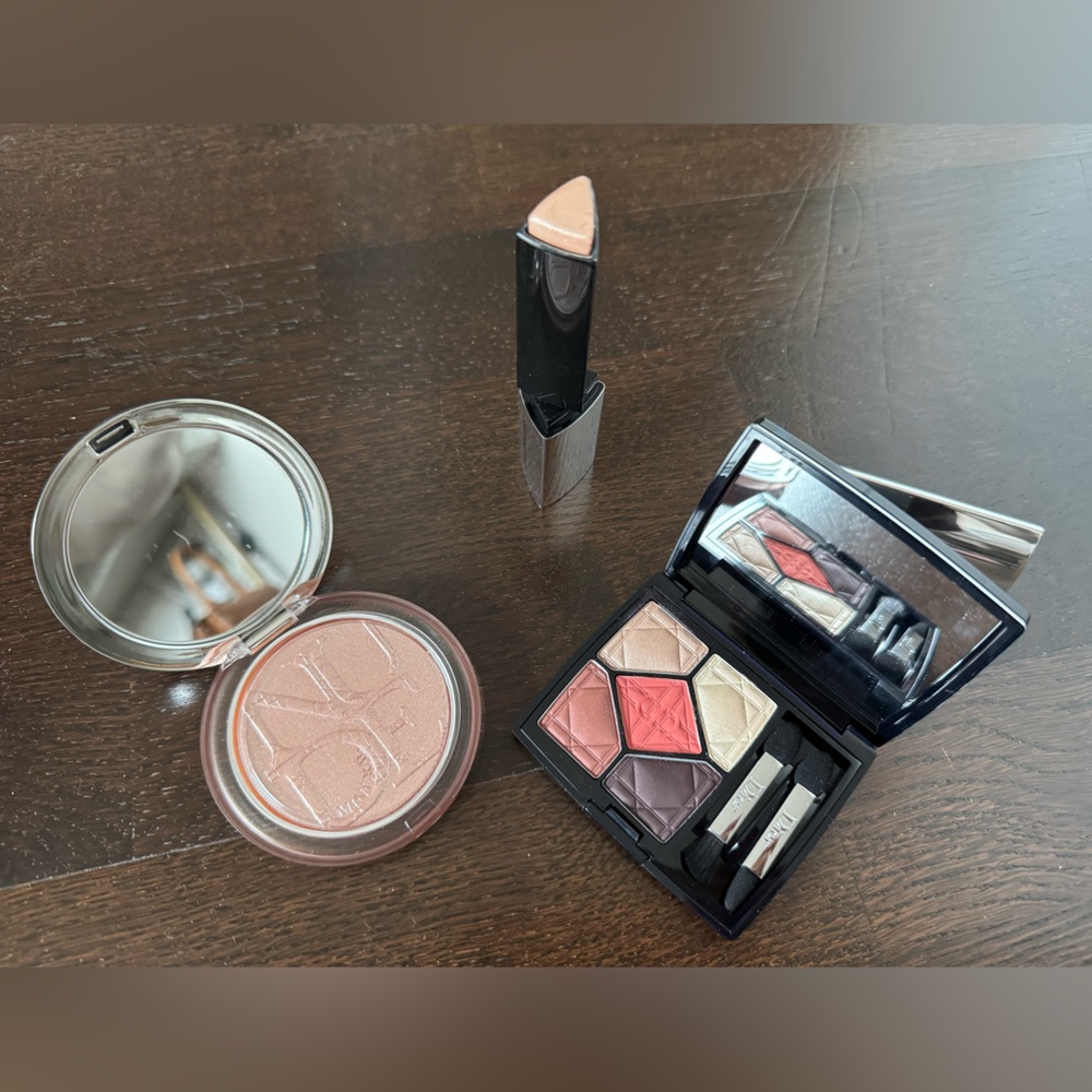 Dior Eyeshadow and Highlighter Hourglass highlighter